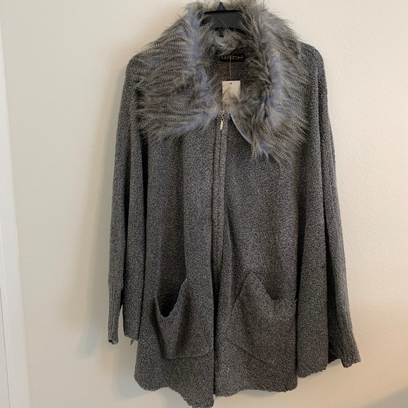 Poncho Jacket - Picture 2 of 7